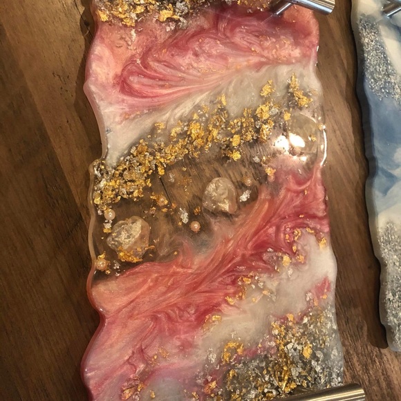 Gorgeous Decorative Hand-Poured Resin Tray - Picture 3 of 6
